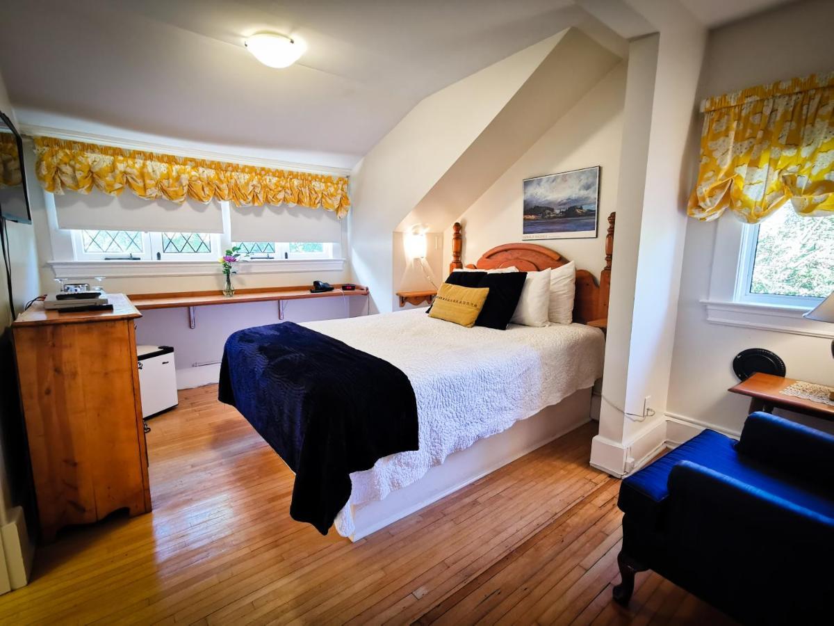 Leaside Manor Bed & Breakfast St. John's Exterior photo