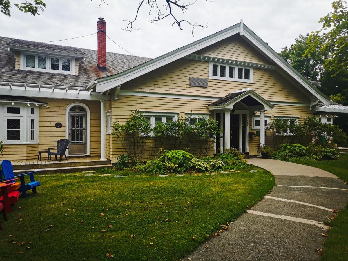 Leaside Manor Bed & Breakfast St. John's Exterior photo